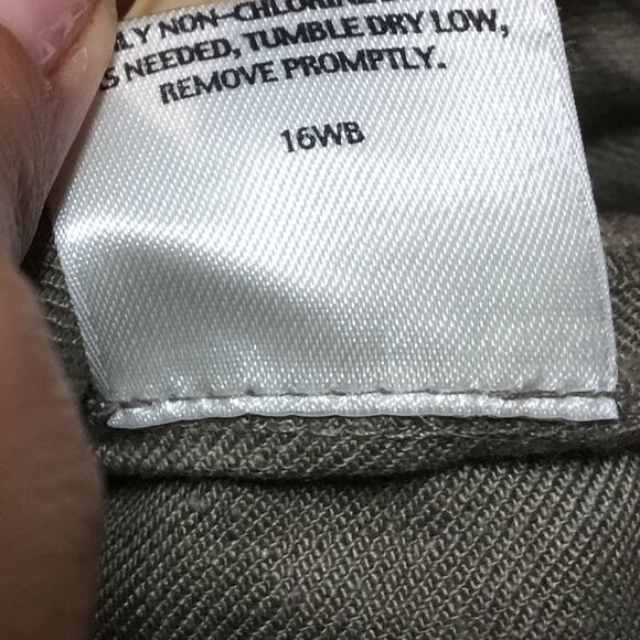 Linen Cropped Capri Pants - Picture 4 of 6